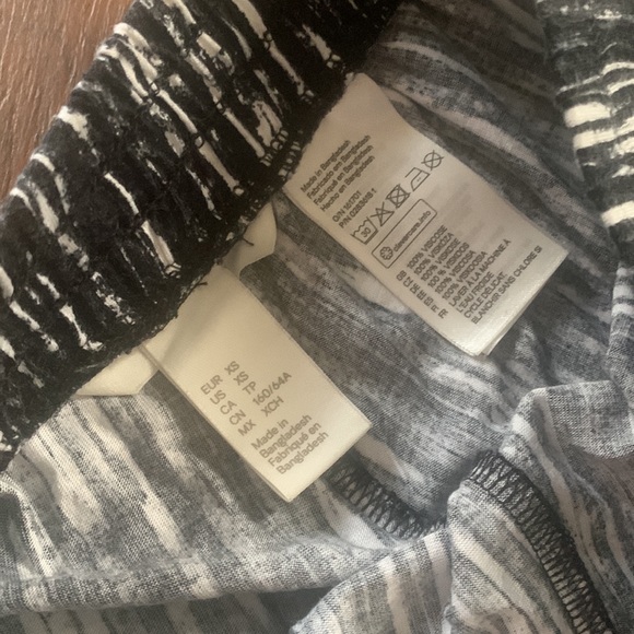 Black and White Streak patterned Harem pants - Picture 4 of 5